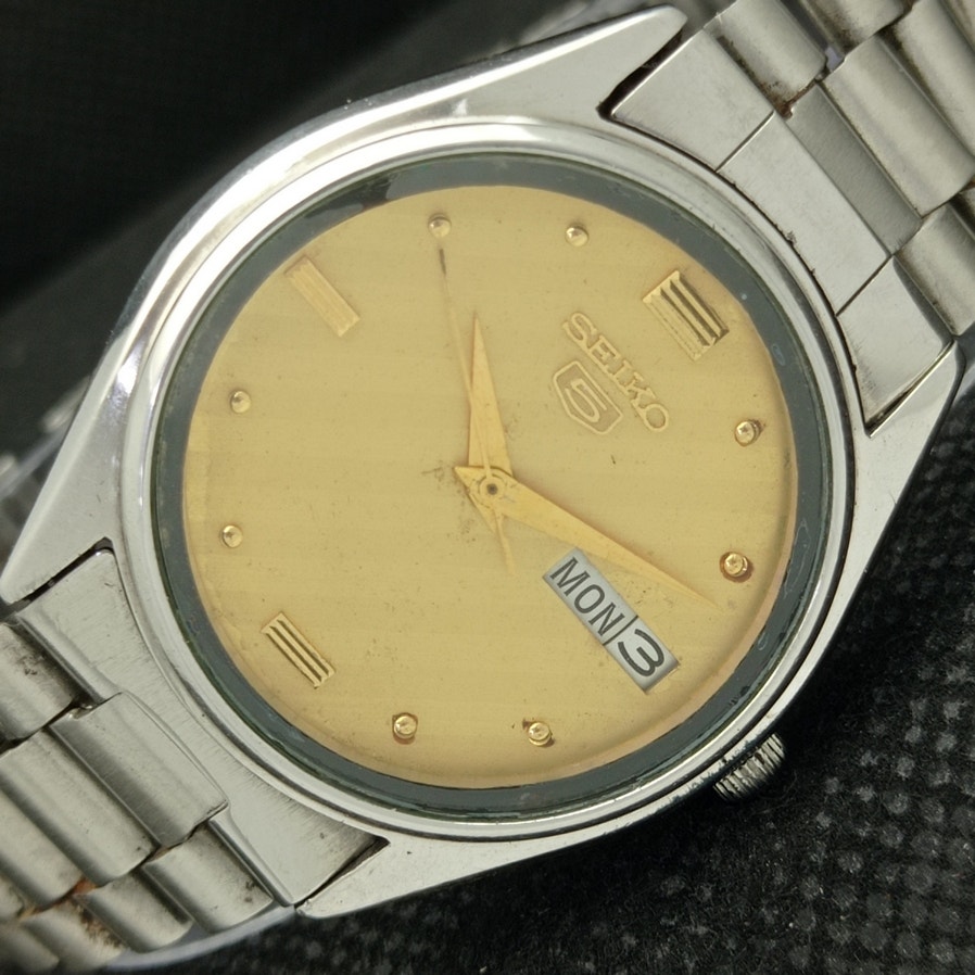 Vintage 1990 Seiko Automatic Mens Silver Watch WDaydate  Gold Accents